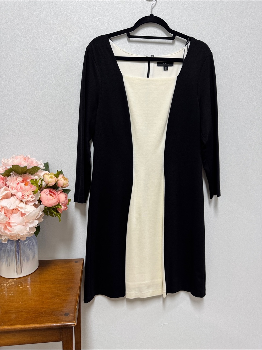Isaac Mizrahi Black & Cream Dress Label Detail
